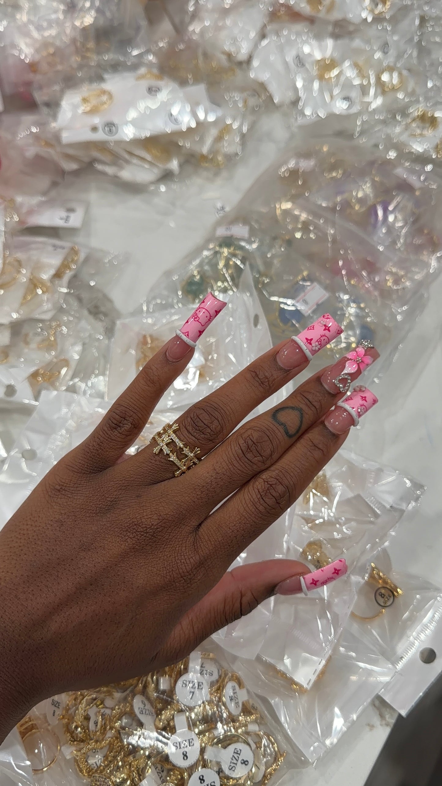 Adjustable crosses ring