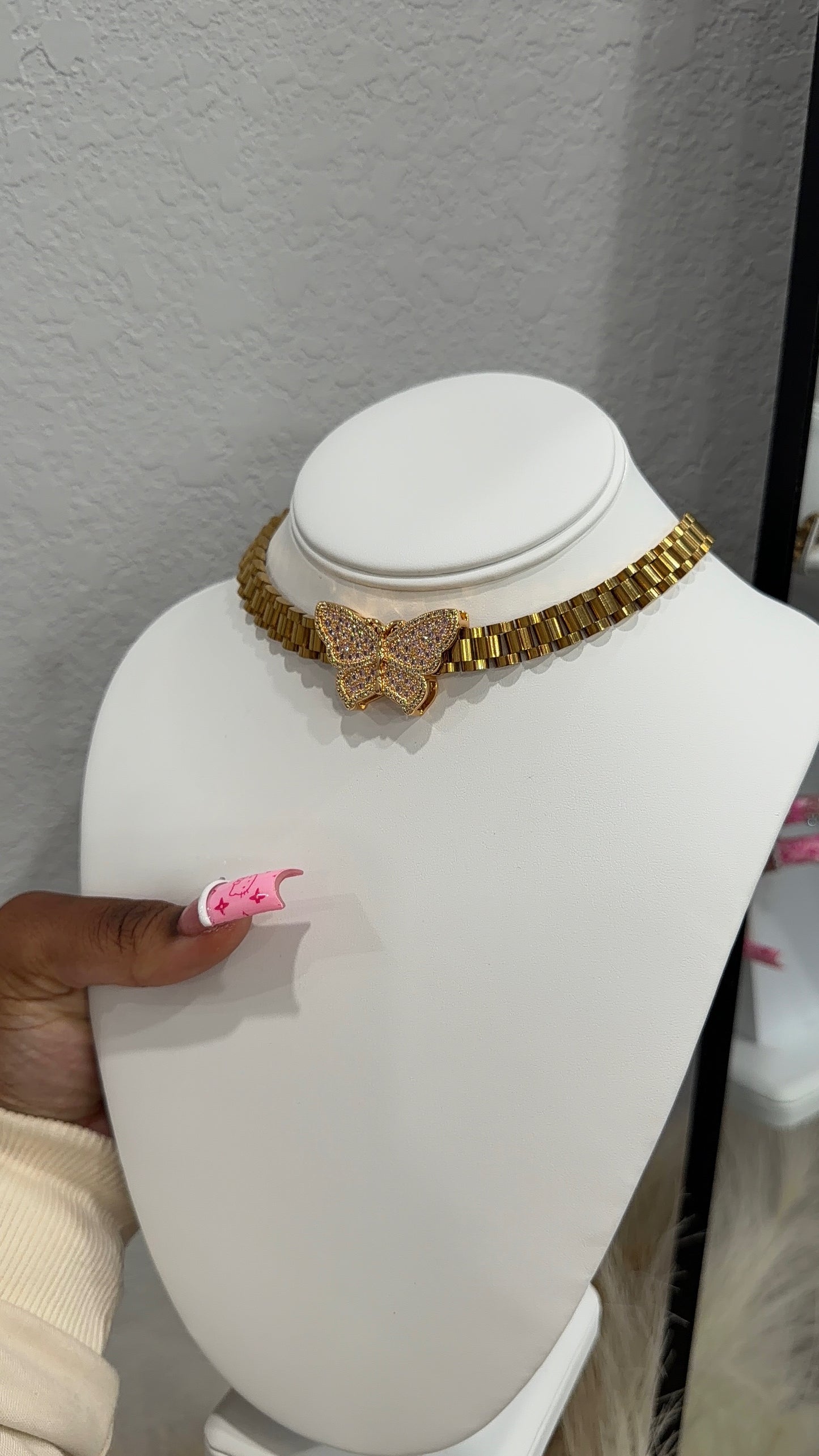 Iced butterfly link choker